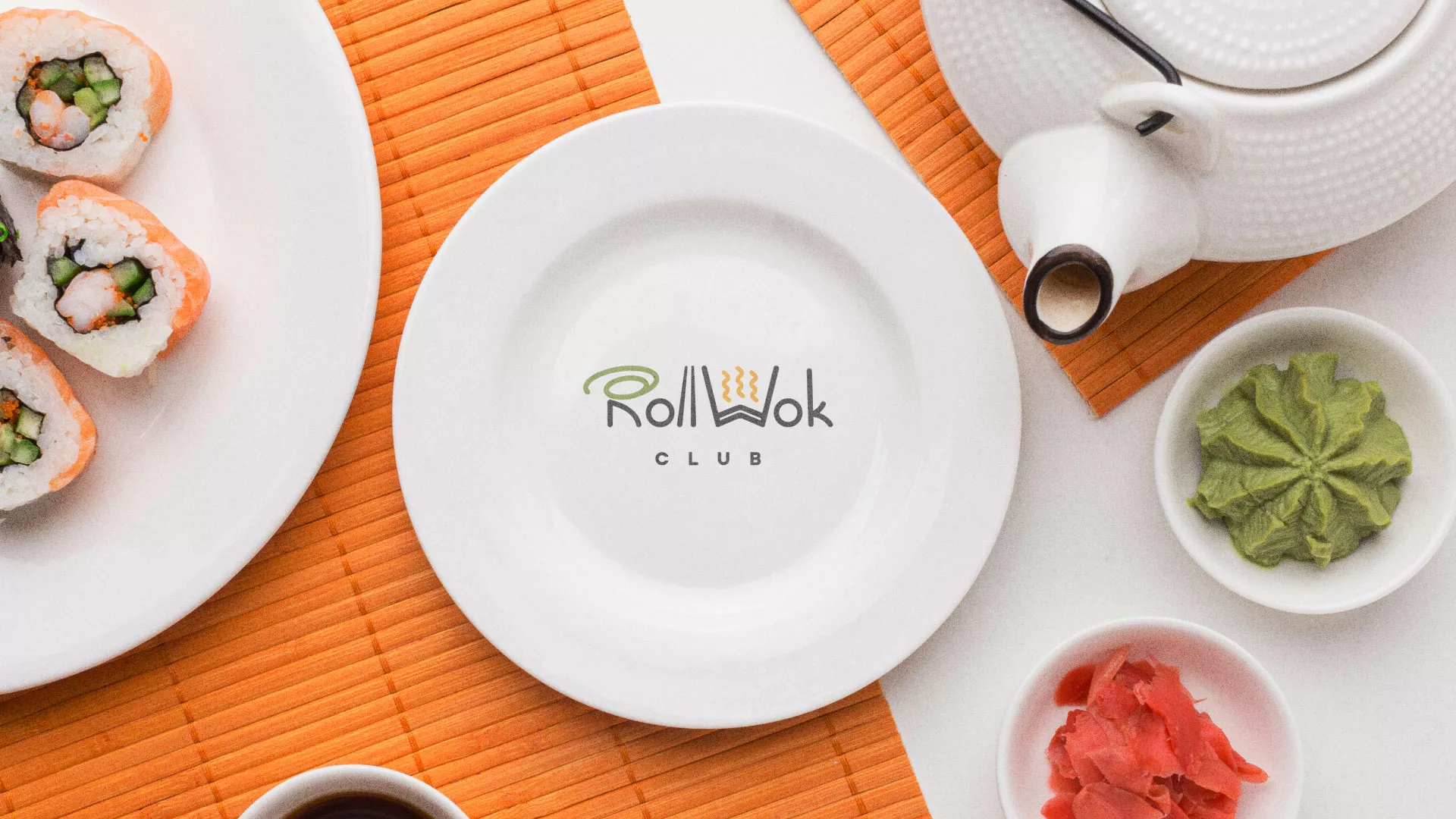 Разработка логотипа и фирменного стиля суши-бара «Roll Wok Club» в Северске